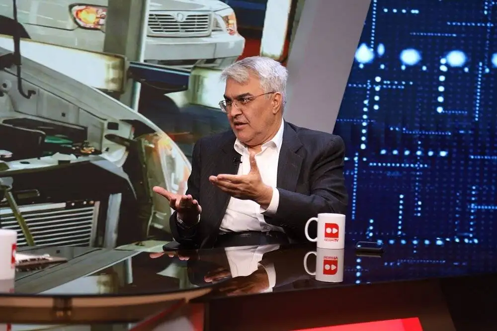 خودرو مقصر است یا بنزین؟ ؛ بررسی موضوع مهلت یک ساله پزشکیان به خودروسازان