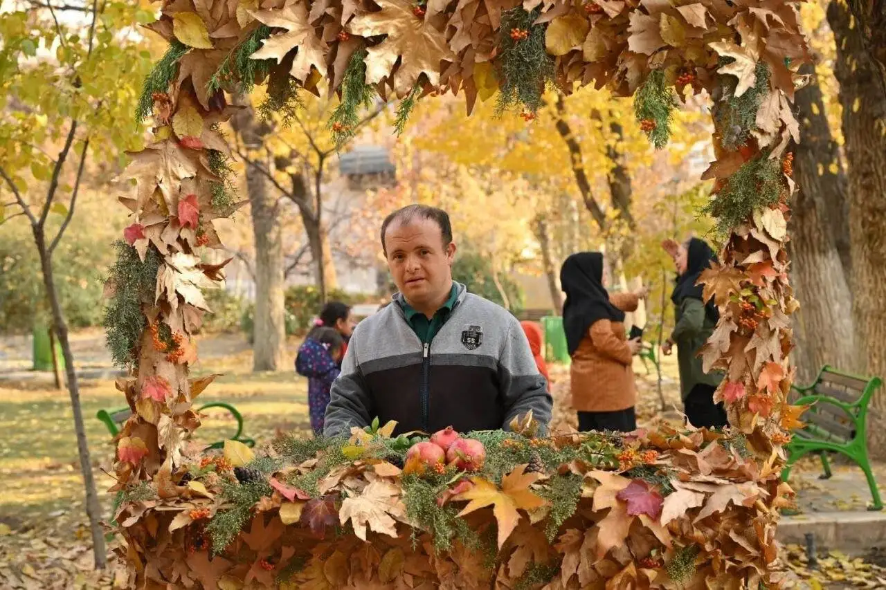 گذر پاییزی تازه تهران در بوستان ازگل