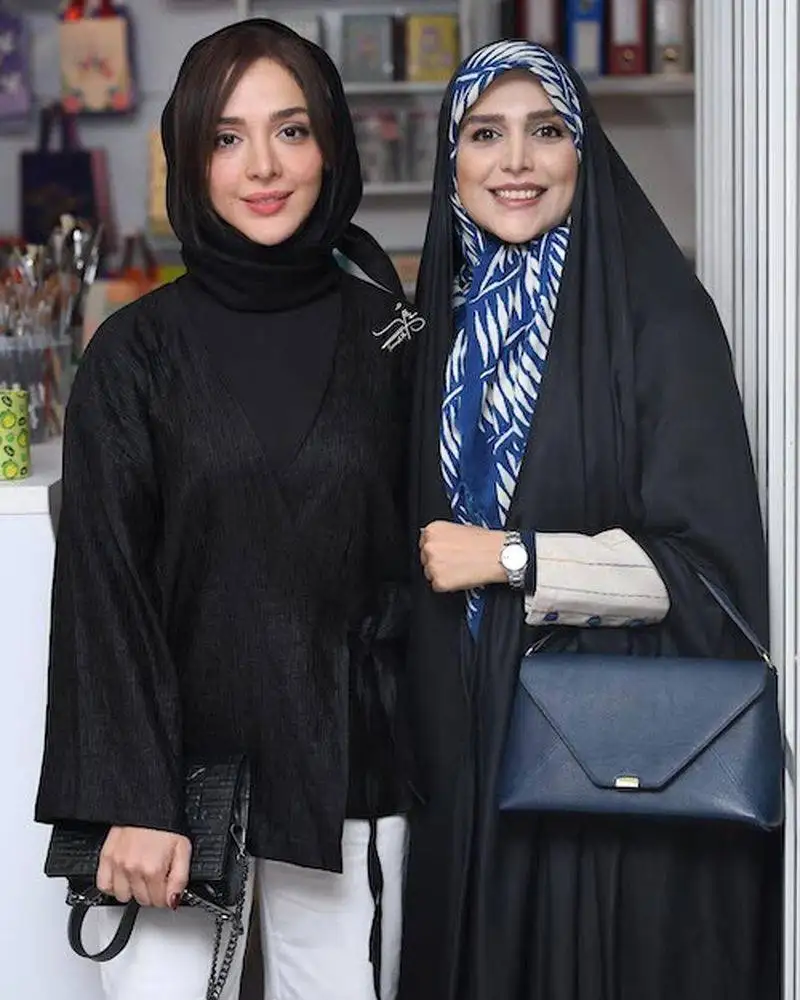 تصاویر - المیرا دهقانی زیباتر از همیشه در جشن امضای کتاب ... - خوش استایل و تیپ مینیمال 