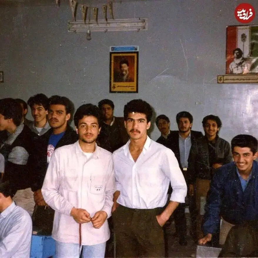 عکس زنده یاد حسن جوهرچی سرکلاس در سال آخر دبیرستان؛ سال 1365