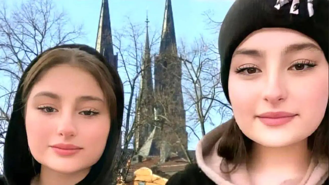 عکس - چادری شدن سارا و نیکای پایتخت در ایران ... - چقدر هم خوشگلتر شدن ...