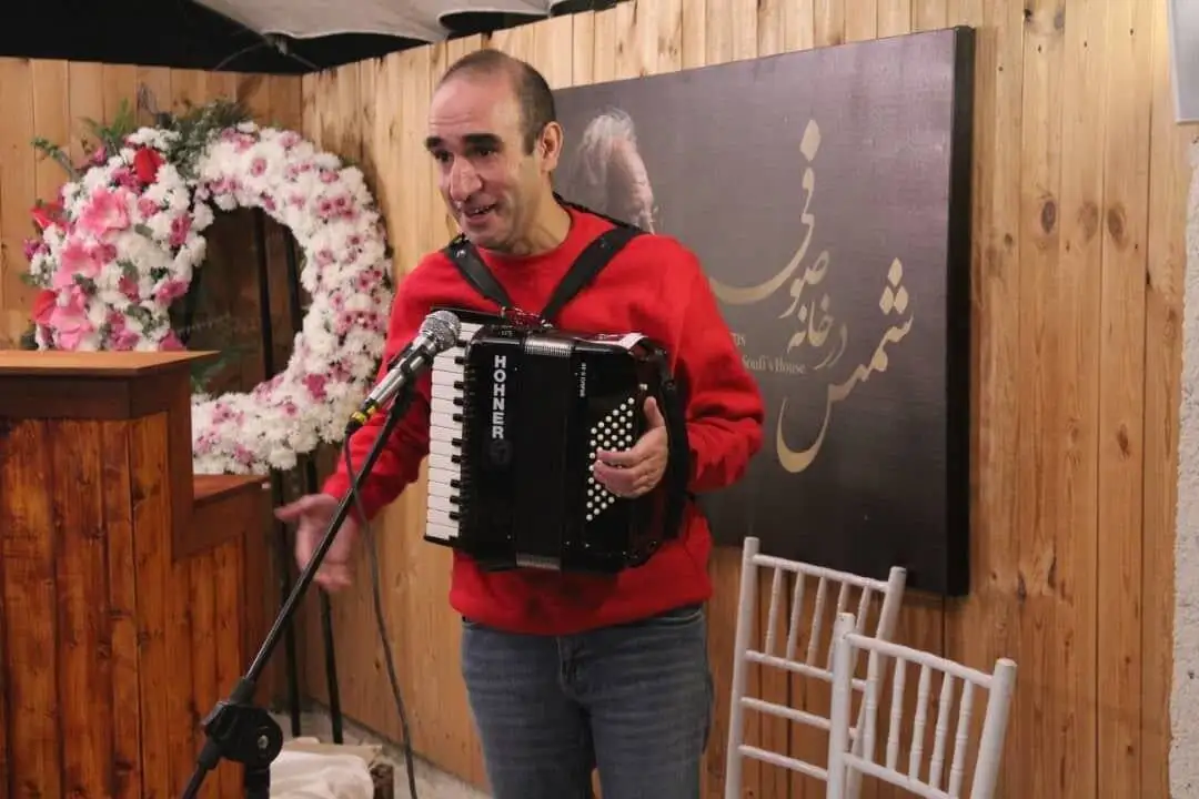 شاعری که اگر از او بپرسید چرا فیلم بازی کردی یا آواز خواندی؟ می گوید: دوست داشتم! - شمس لنگرودی 76 ساله شد