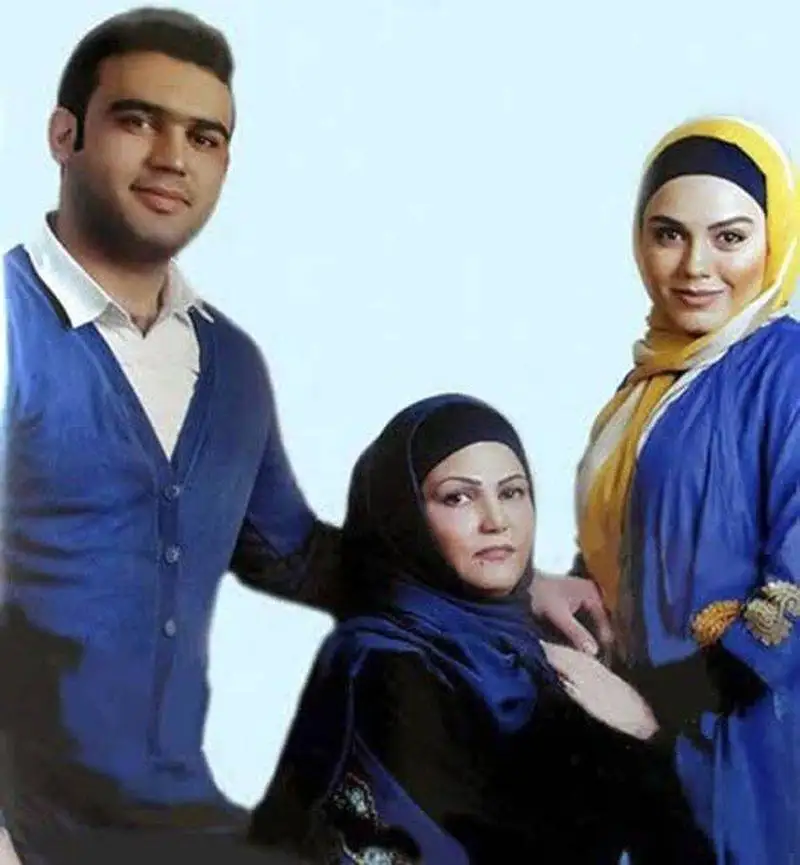 آزاده زارعی بازیگر آوای باران به همراه پدر، مادر و برادرش + عکس