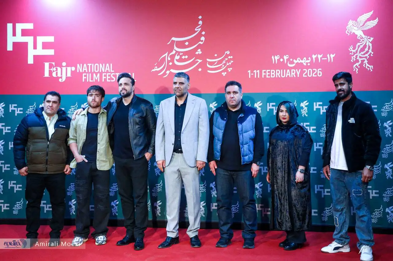 تصاویر - از بغض و ناراحتی تا ماجرای کاهش وزن آقای بازیگر؛ فتوکال و جلسه خبری فیلم سینمایی (پل) در جشنواره فجر