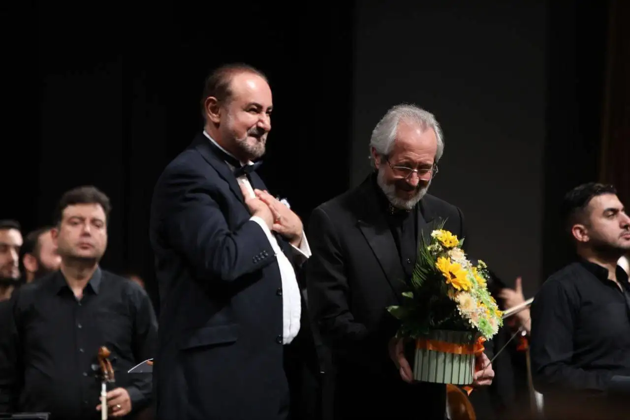 عبدالحسین مختاباد با ارکستر موسیقی ملی ایران خواند