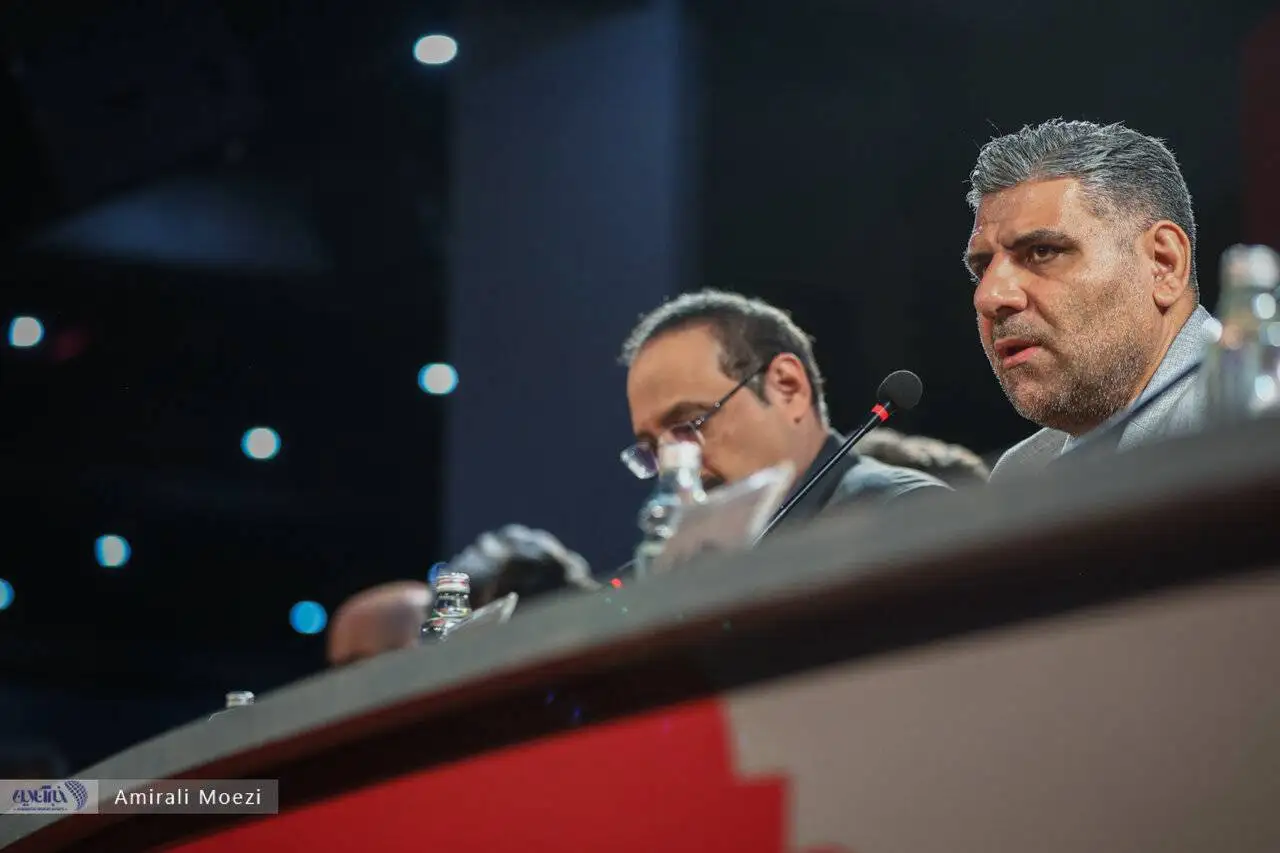 تصاویر - از بغض و ناراحتی تا ماجرای کاهش وزن آقای بازیگر؛ فتوکال و جلسه خبری فیلم سینمایی (پل) در جشنواره فجر