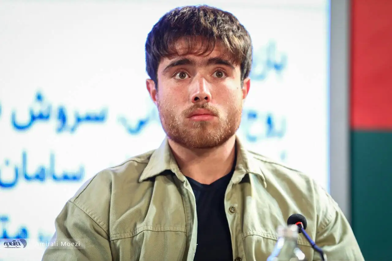 تصاویر - از بغض و ناراحتی تا ماجرای کاهش وزن آقای بازیگر؛ فتوکال و جلسه خبری فیلم سینمایی (پل) در جشنواره فجر