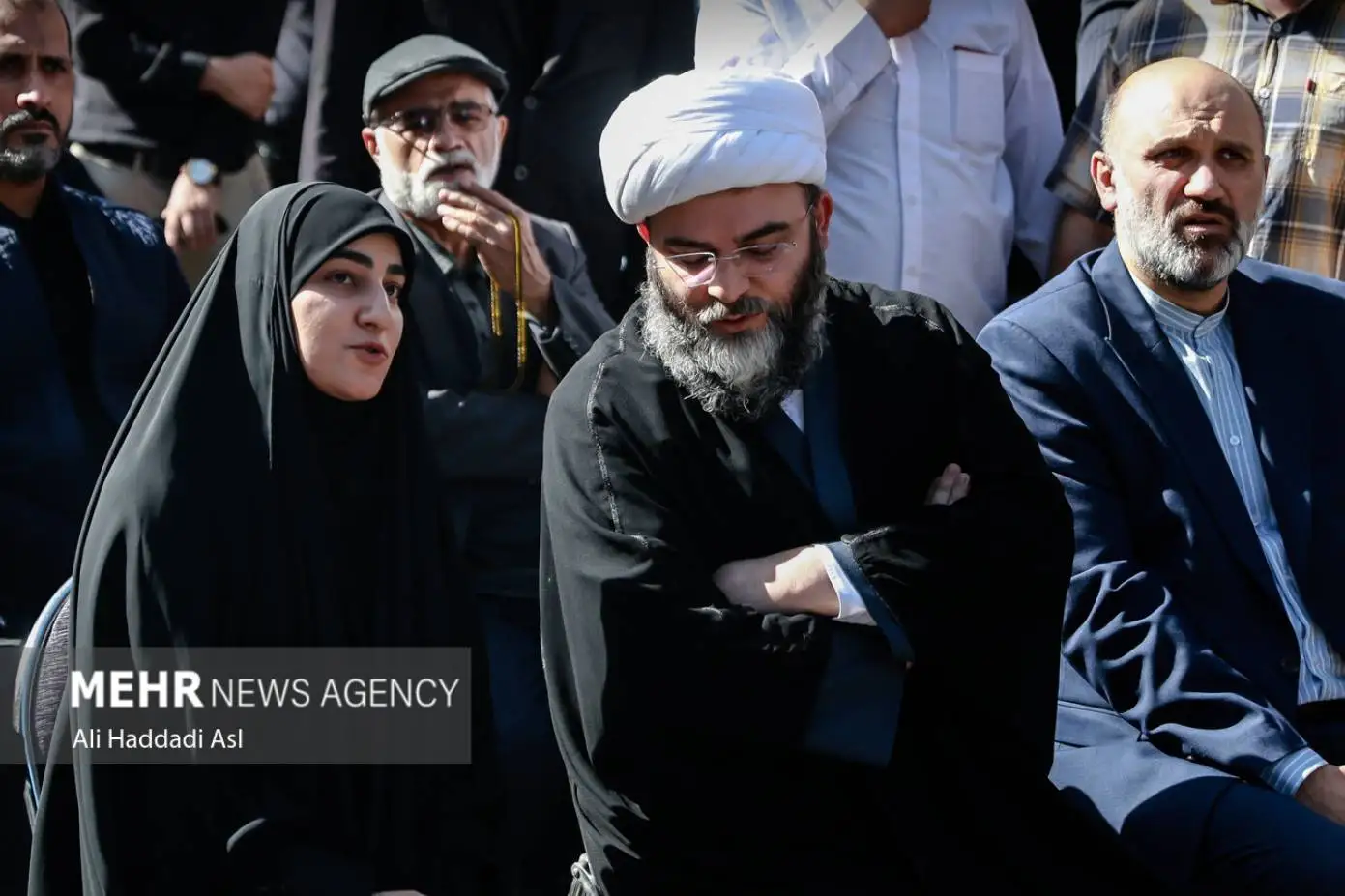 تصاویر - از حضور پژمان بازغی، زینب سلیمانی و تا مهوش وقاری، حسین یاری و سایر چهره های معروف در مراسم خاکسپاری محمد کاسبی ....