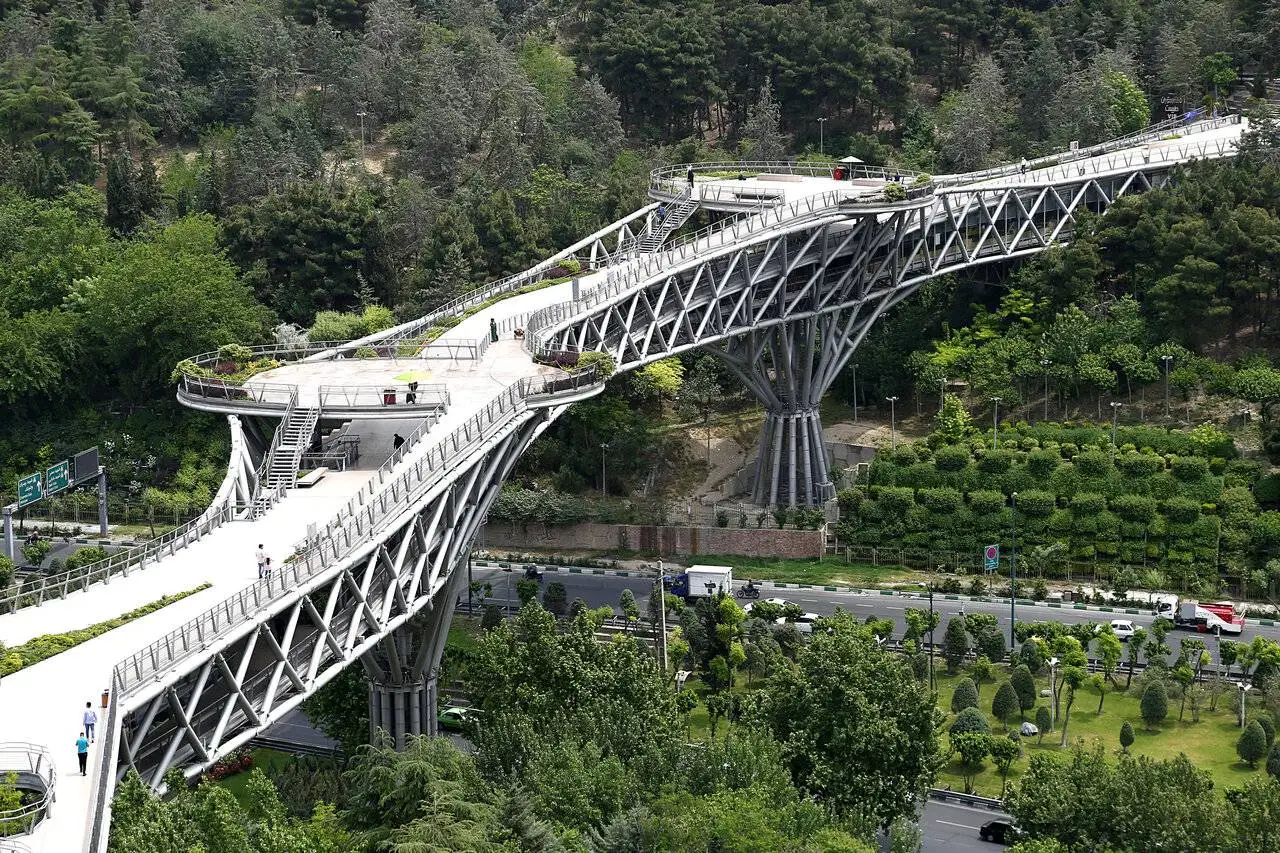 سازه مدرن تهران که پلی به سوی زیبایی های شهر است