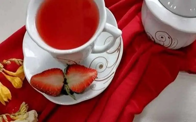 درست کردن دمنوش توت فرنگی برای لاغری