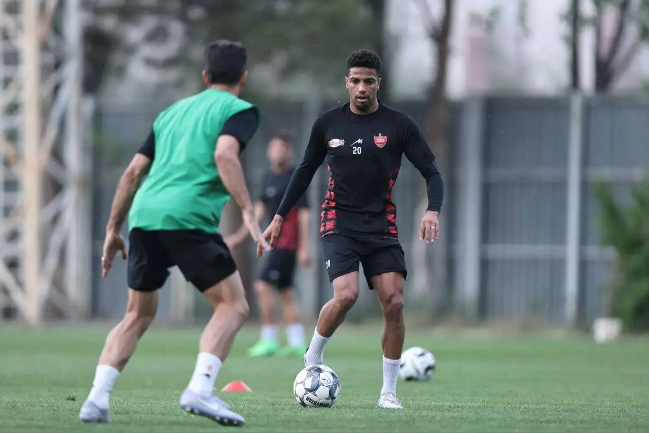 تصویر - بازگشت یک مصدوم به تمرین پرسپولیس
