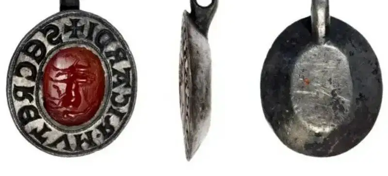 نگین 2 هزار ساله روی مُهر 800 ساله - عکس