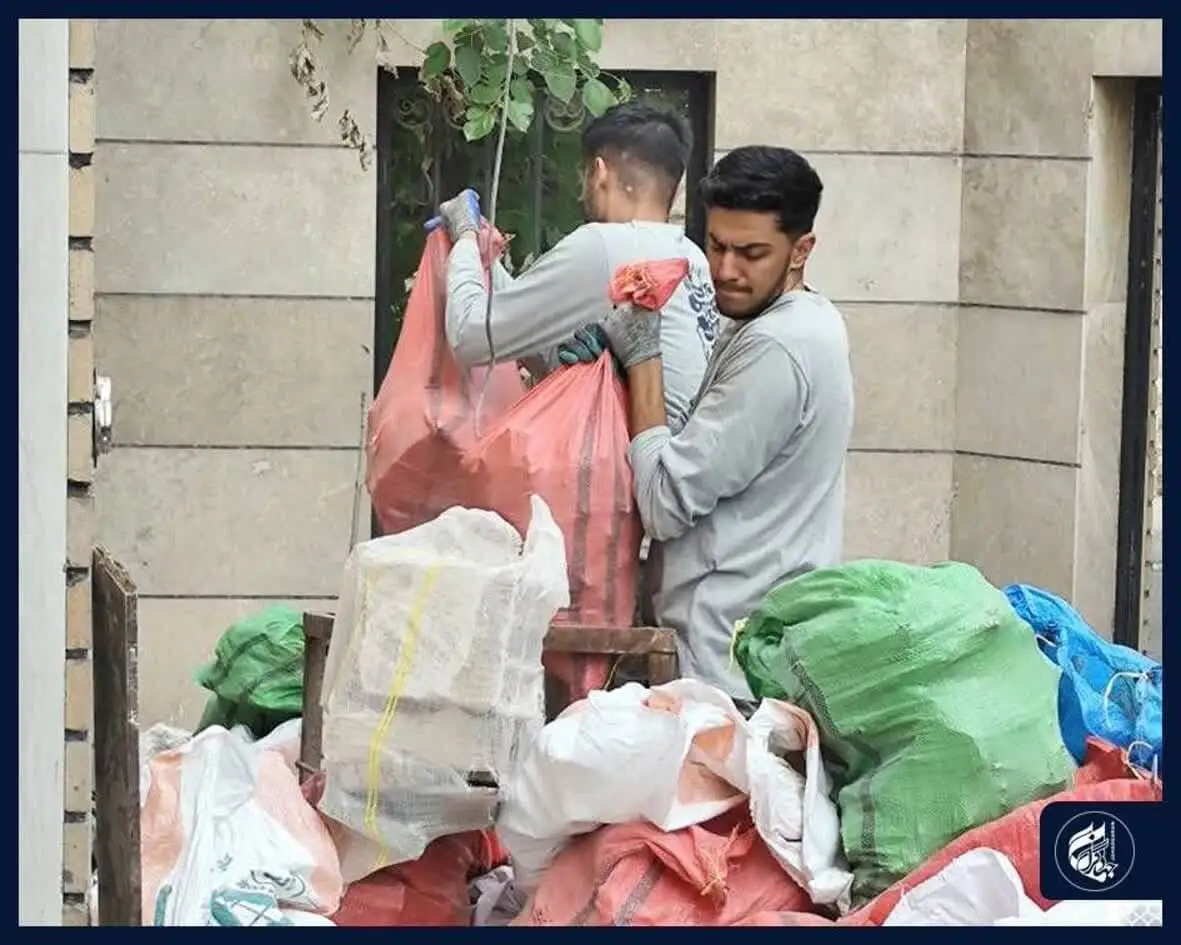 آواربرداری دانشجویان از خانه های جنگ زده - مدیر یک گروه جهادی: حتی ساختمان های لرزان هم ما را متوقف نکرد