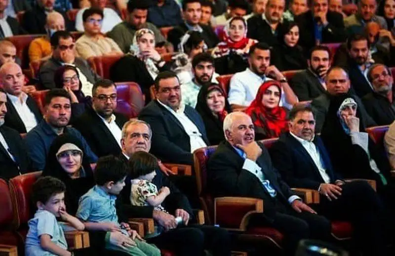 نگاهی بر دکوراسیون ساده و اصیل ایرانی مسعود پزشکیان - از تابلو فرش تبریزی تا مبلمان ساده و پرده های حریر + عکس نوه ها و عروس چادری اش