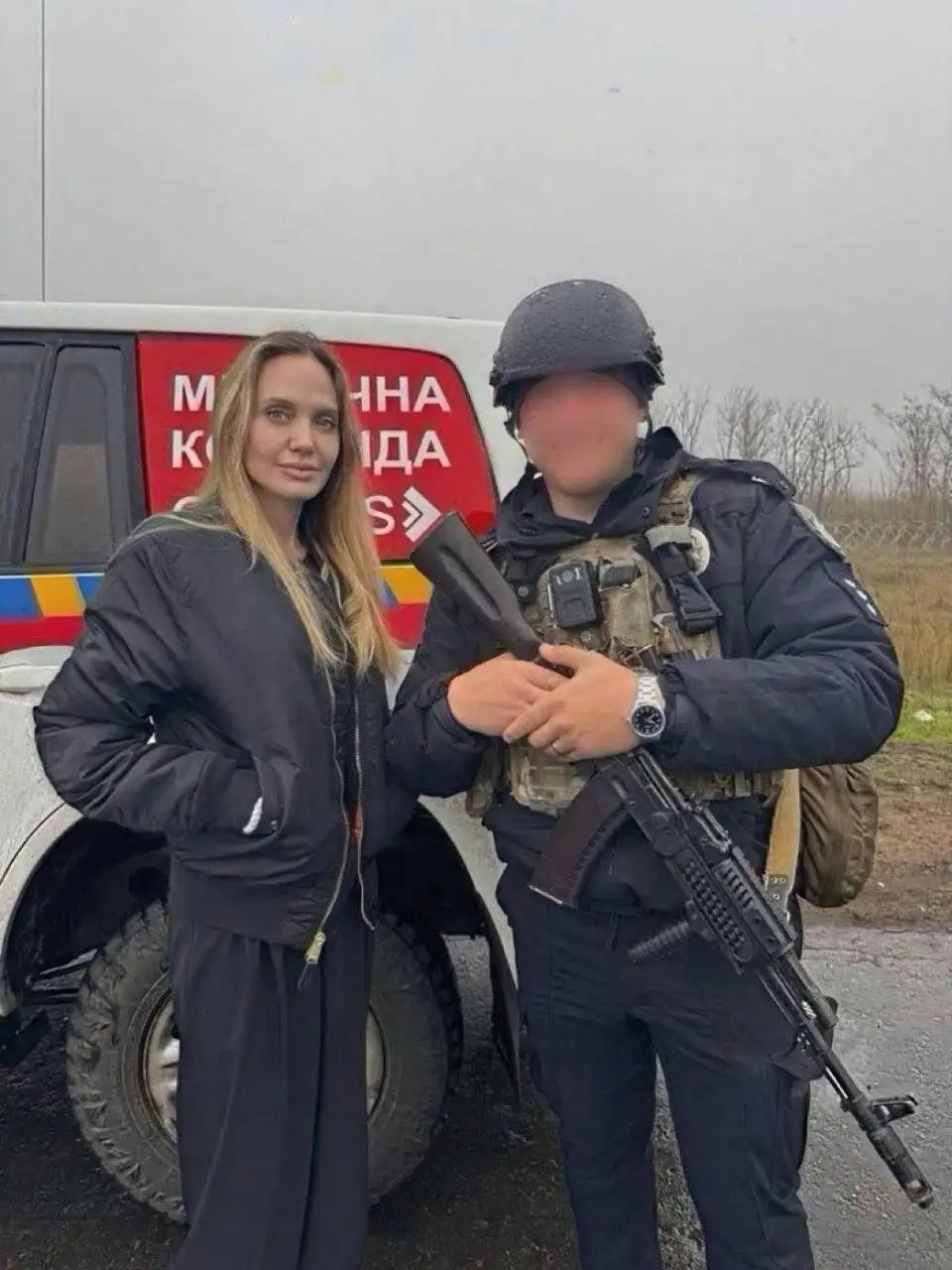 تصویر - استایل آنجلینا جولی در خط مقدم جنگ در اوکراین